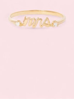 10k Gold 'Mrs' Script Ring with Diamond Stones 💍